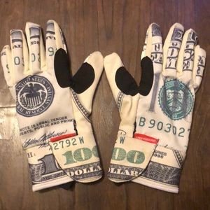 Sprayground brand. Soccer/Football gloves. Or fashion